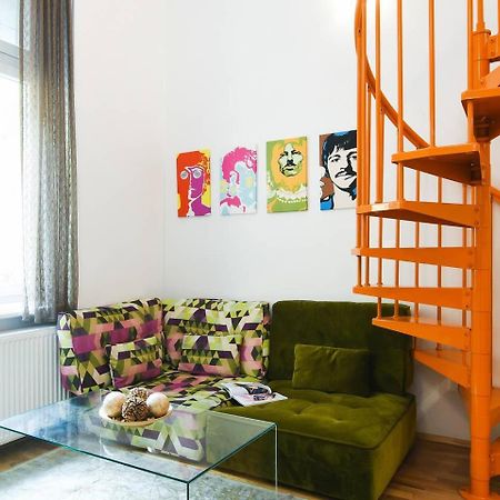 Central & Colorful Studio With Air Conditioning Budapest Esterno foto