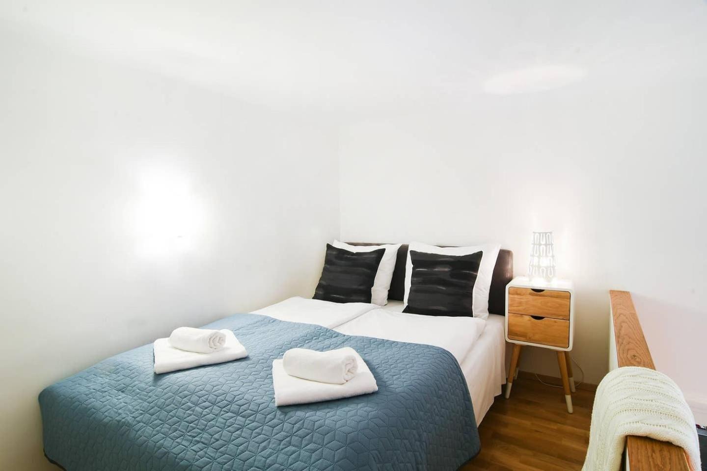 Central & Colorful Studio With Air Conditioning Budapest Esterno foto